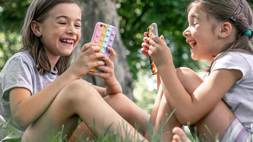 ¿Cuál es la mejor edad para que los niños tengan móvil?