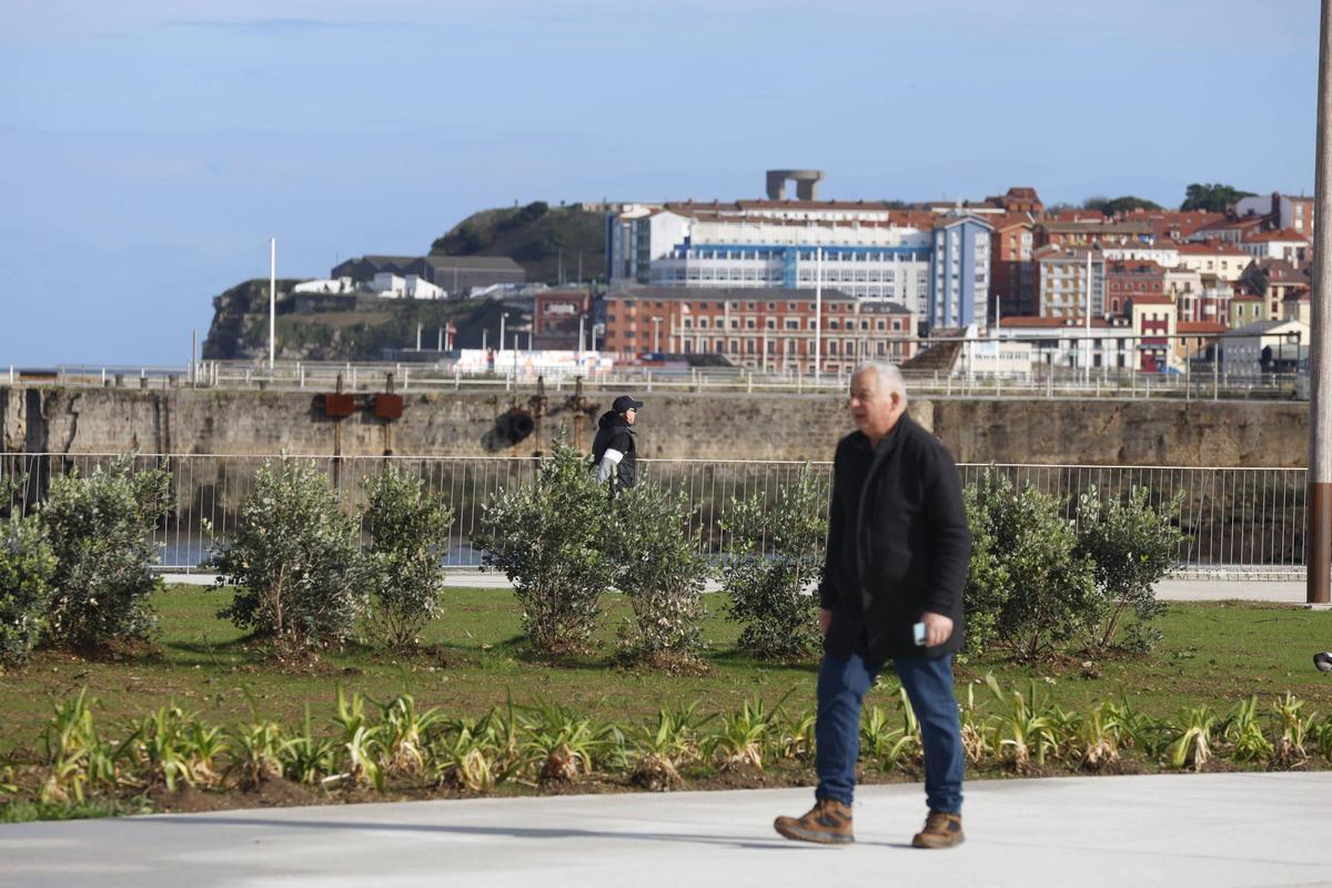 El paseo de Naval cumple un mes abierto a la ciudadanía (en imágenes)