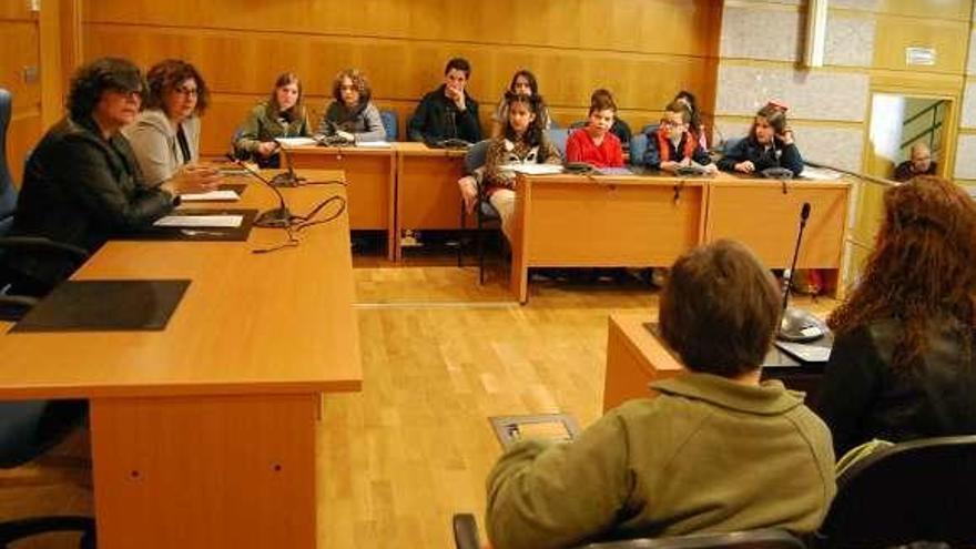 Celebración del pleno infantil, en el Concello de Porriño. // D. P.