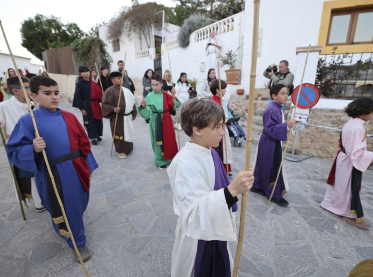 Los pastores durante la procesión. | J.A. RIERA