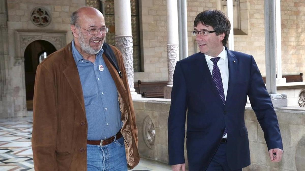 Joan Carles Gallego y Carles Puigdemont, en el Palau de la Generalitat.