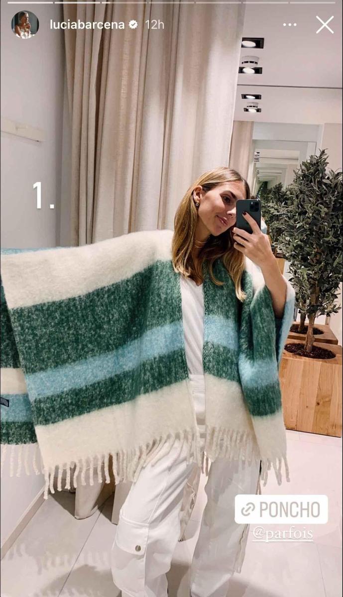 Lucía Bárcena con un poncho de punto de Parfois