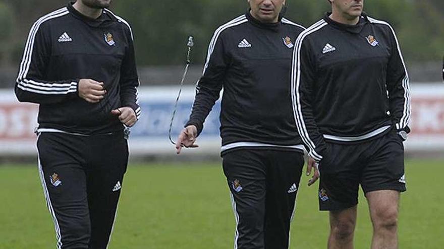 Eusebio, en el centro, durante un entrenamiento de la Real.