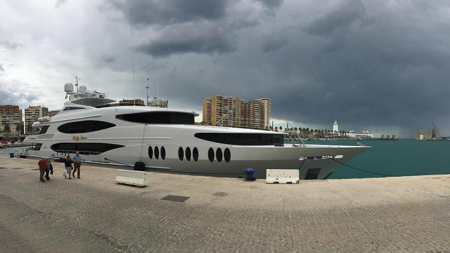 El &#039;Lady Sura&#039; en el Puerto de Málaga.