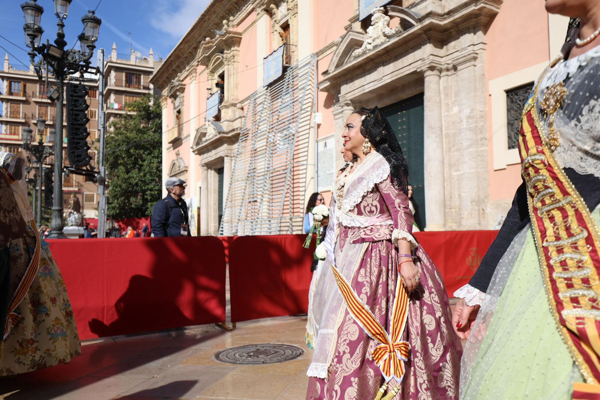 Búscate en el primer de la Ofrenda en la calle de la Paz hasta las 17 horas