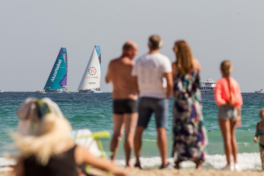 Miles de personas se dan cita en el Village del Puerto de Alicante para disfrutar del estreno de la competición