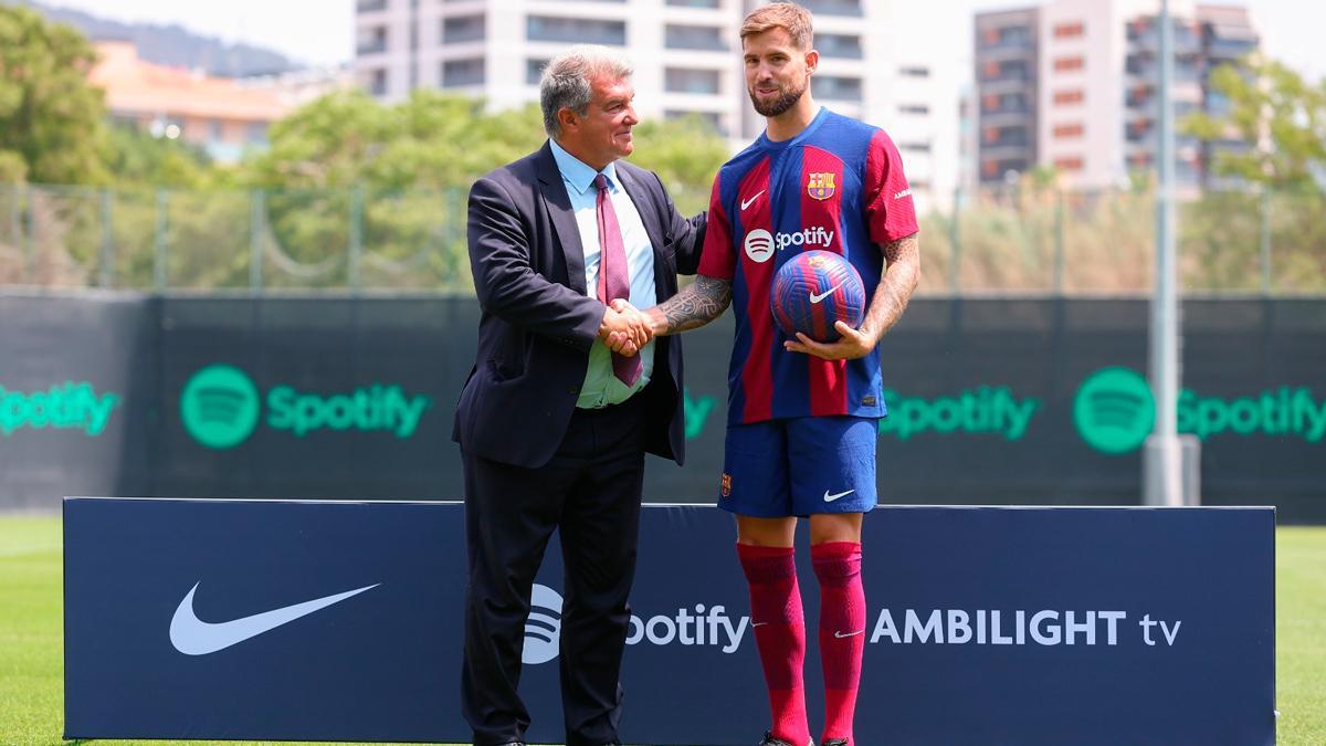 Así ha sido la presentación de Iñigo Martínez con el Barça