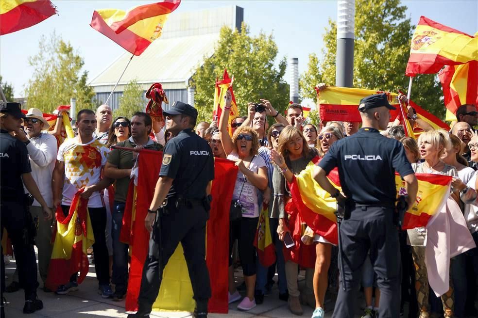 Concentración a las puertas del Siglo XXI por la asamblea de Podemos