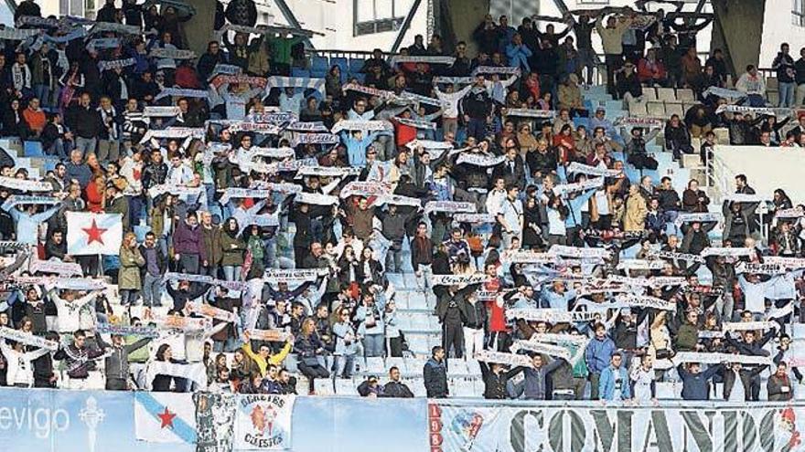 Aficionados del Celta en la grada de Marcador. // Jesús de Arcos