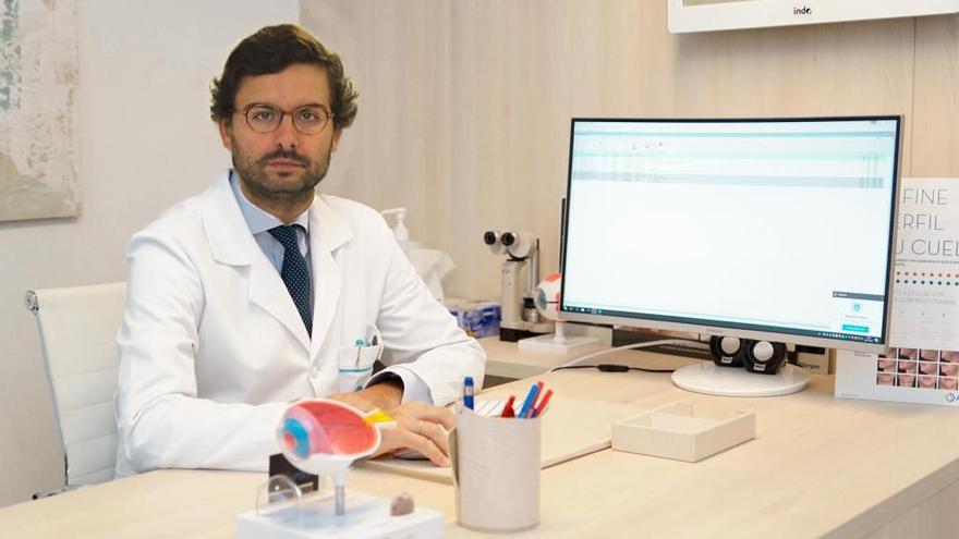 Doctor Alvaro Villoria, médico oftalmólogo y cirujano oculoplástico, experto en cirugía de párpados y estética ocular, director de la Unidad de estética ocular y facial en Clínica Villoria, con centros en Vigo y Pontevedra.