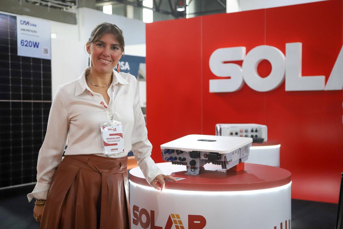 Griselda Novillo, de la empresa Solar Shop, en Expoenergea en Ifeba.