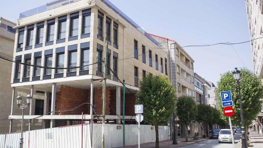 Edificio inacabado denunciado por la inspección municipal de obras. // Bernabé/Ana Agra