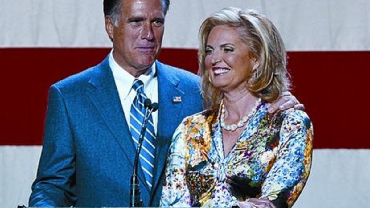 El matrimonio 8 Romney con su esposa Ann Davis, el sábado.
