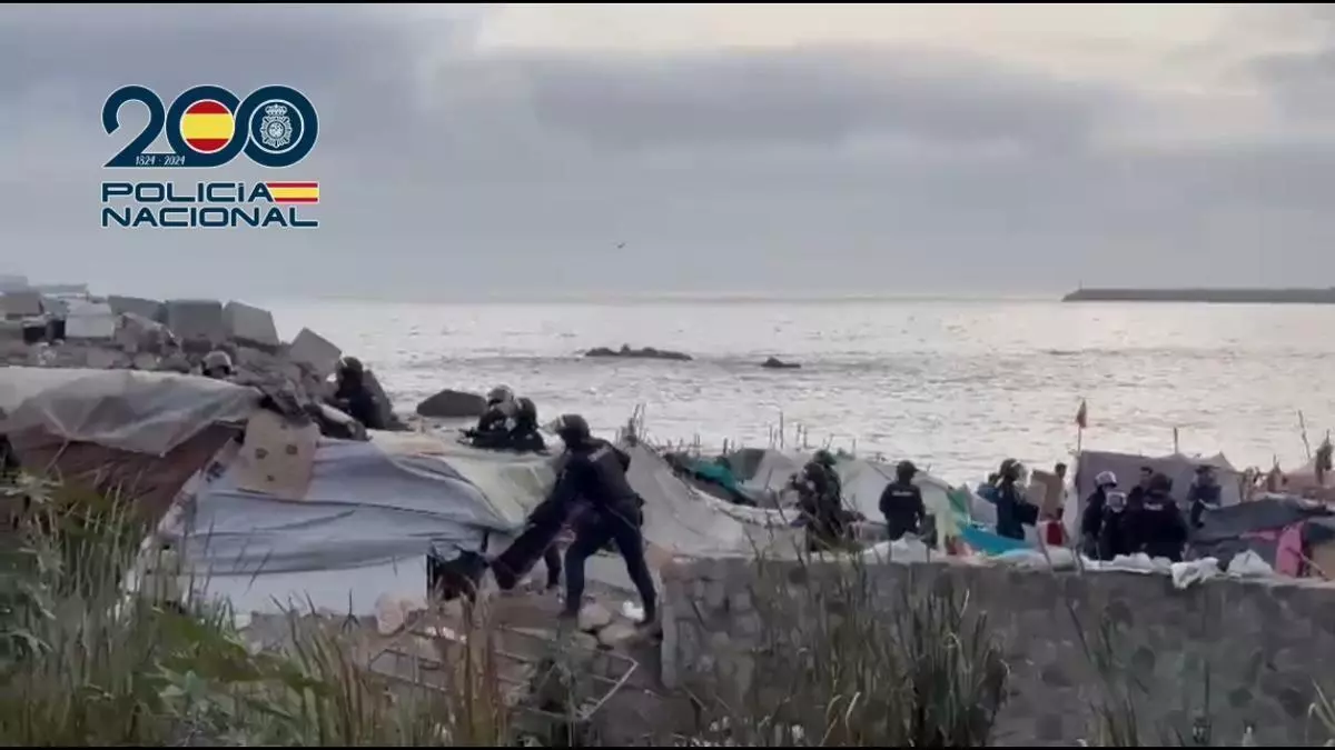 Nos hablan de fronteras, pero necesitamos casas