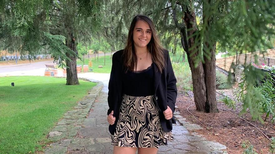 La zaragozana Marta Andrés tiene 21 años y lleva cuatro compatibilizando estudios y trabajo.