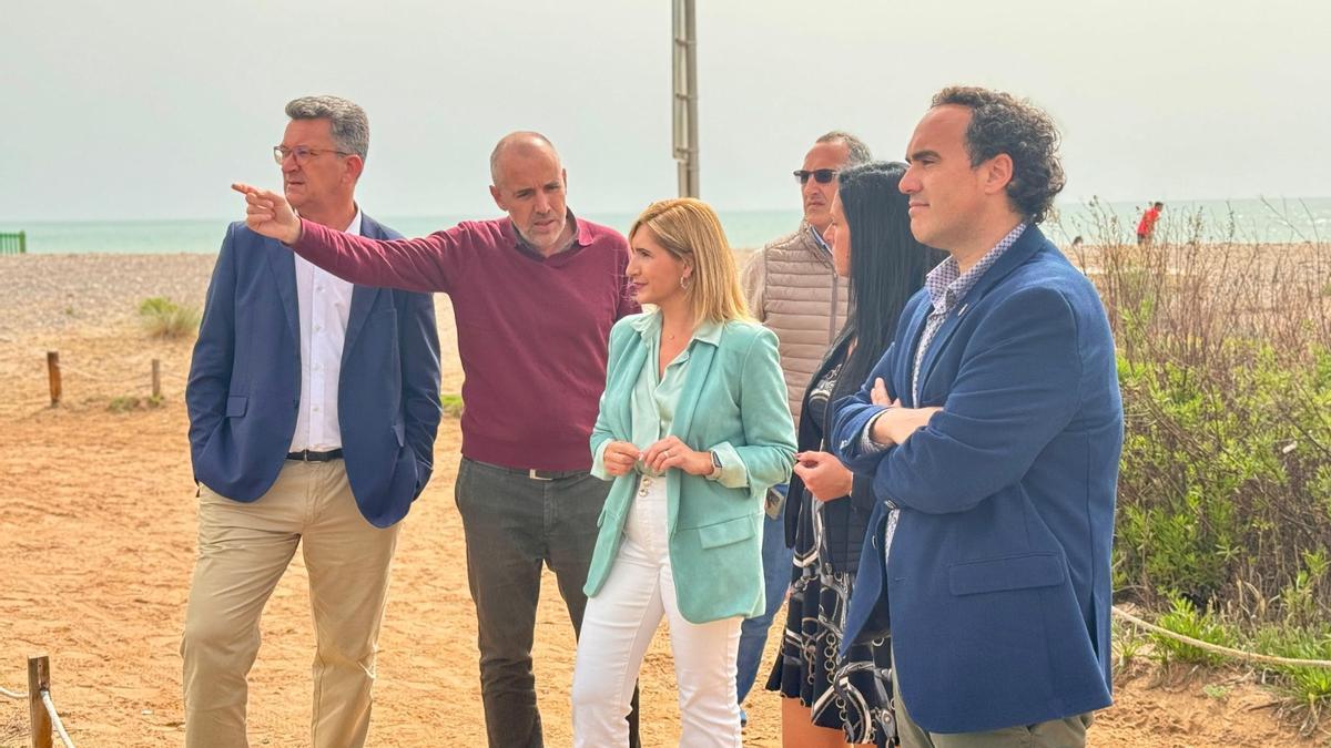 La consellera Salomé Pradas aboga por una norma que tenga en cuenta las necesidades de la costa valenciana durante su visita a Moncofa.