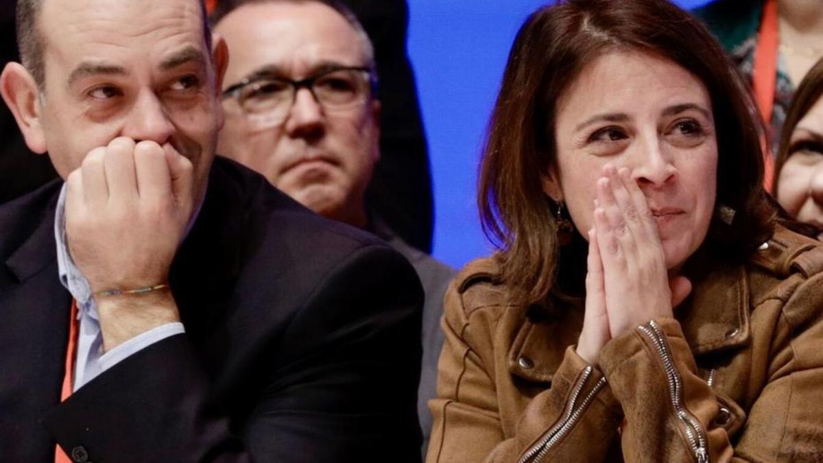 Luis Ramón Fernández Huerga y Adriana Lastra; detrás, el exconsejero Pablo Fernández.