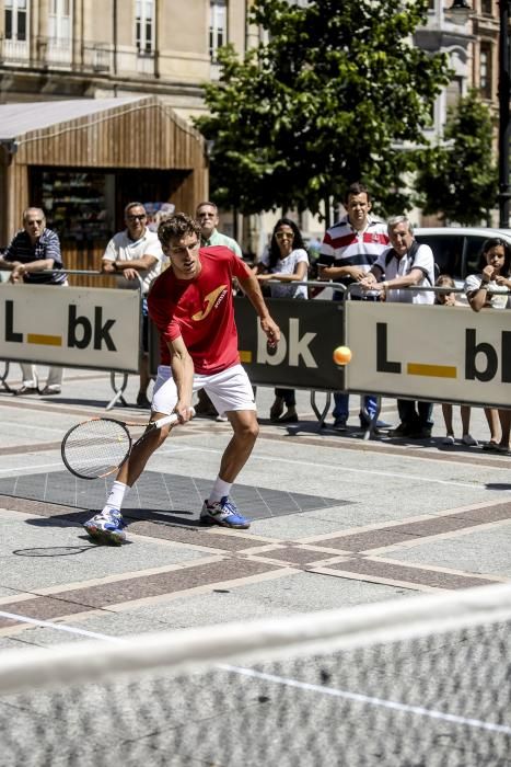 Partido de exhibición del Torneo Dionisio Nespral entre Pablo Carreño y Albert Montañés en el Paseo de Begoña