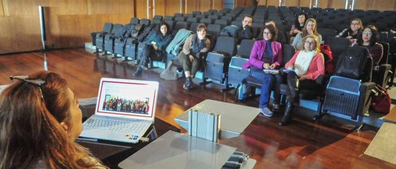 Charla medioambiental celebrada en A Illa de Arousa. // Noé Parga