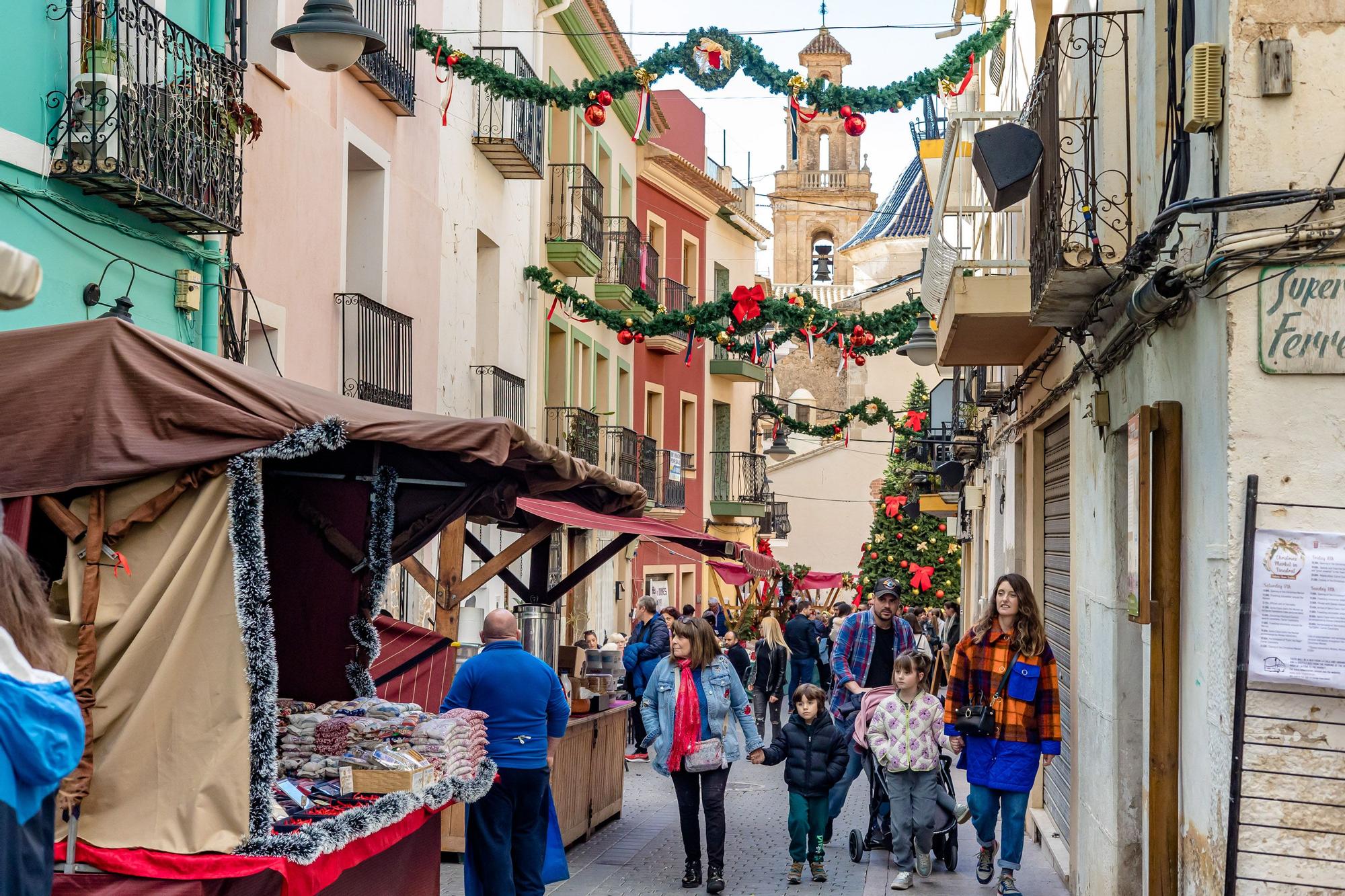 Multitudinario Mercado Navideño en el casco histórico de Finestrat