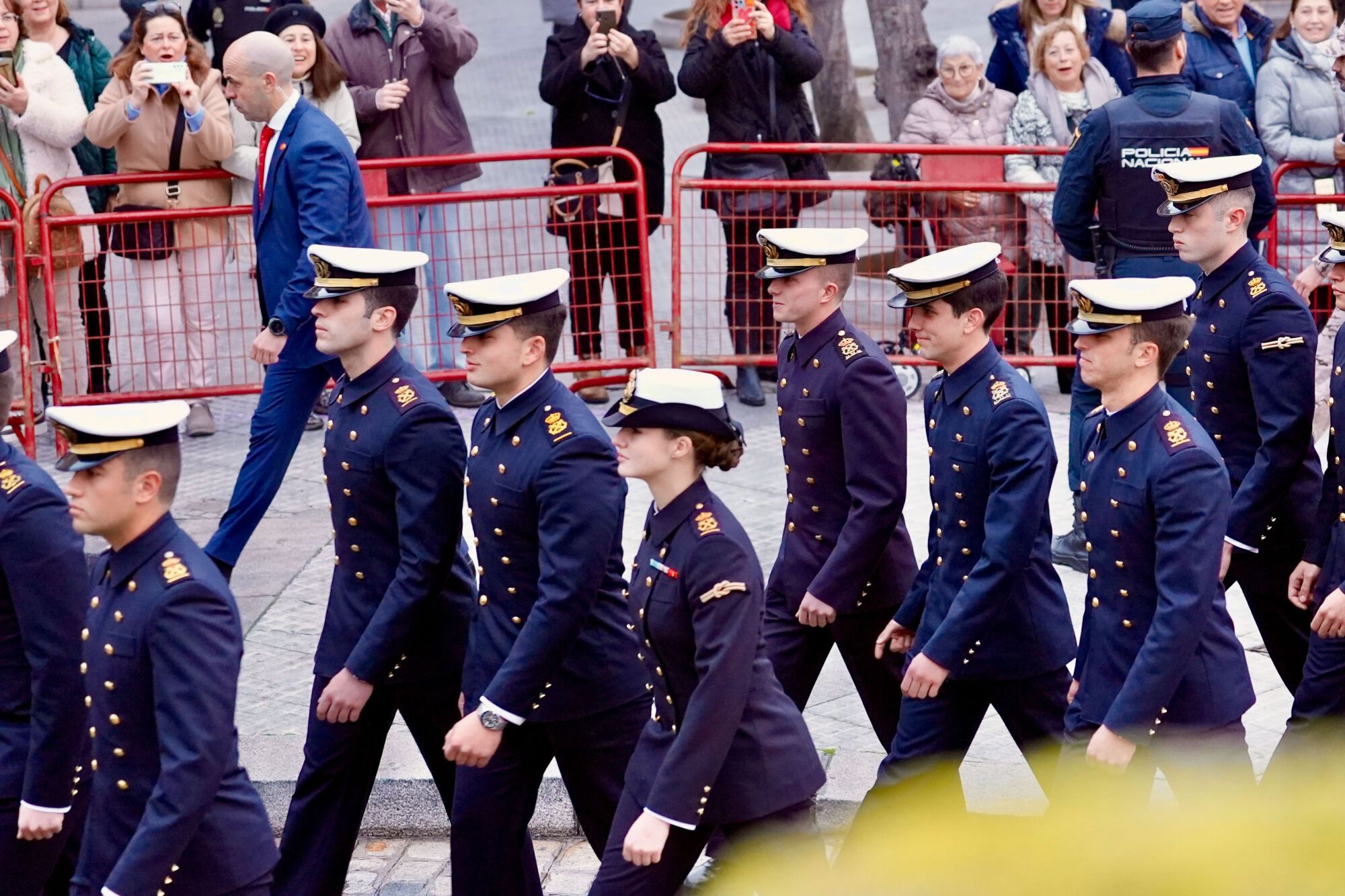 11/01/2025. Cádiz. La Princesa de Asturias, Leonor Borbón Ortiz a la entrada De la Iglesia de Santo Domingo de Cádiz donde los Guardiamarinas han ido a misa antes de partir a bordo del Buque escuela Juan Sebastián Elcano. EFE/Román Ríos.