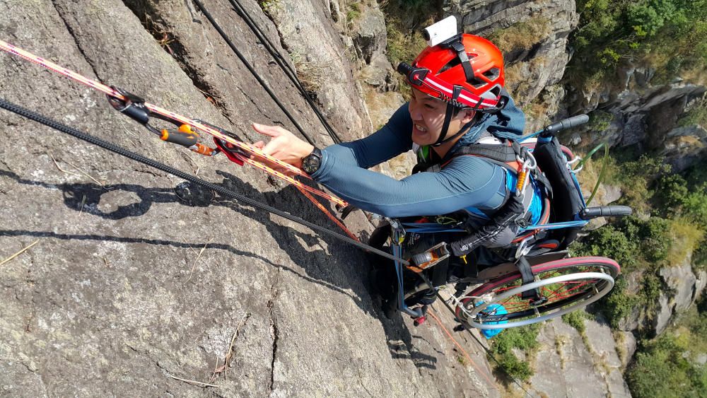 Wheelchair-bound Lai Chi-wai climbs the Lion ...