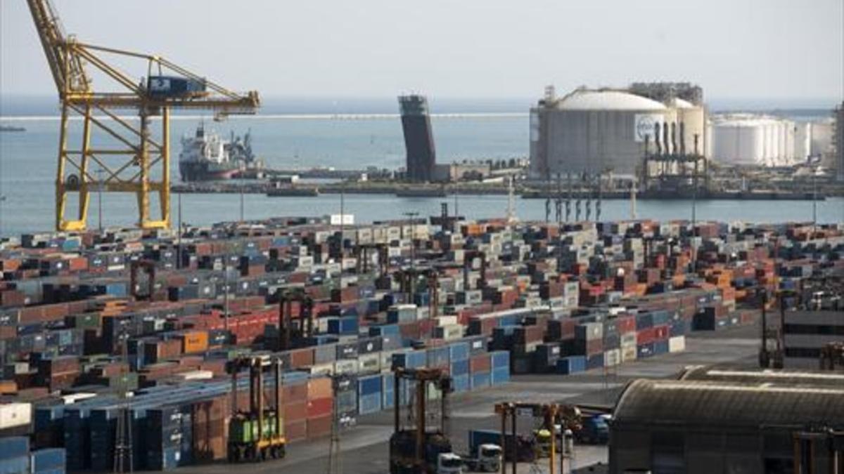 Terminal portuaria de Barcelona dedicada a los contenedores.