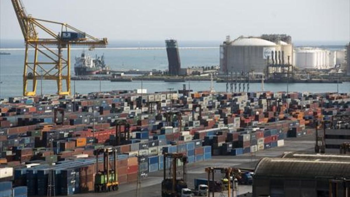 Terminal portuaria de Barcelona dedicada a los contenedores.