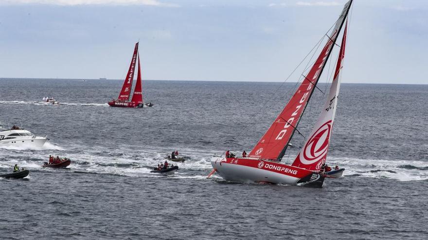 El Dongfeng y el Mapfre, durante su intenso duelo final. // Ainoha Sánchez