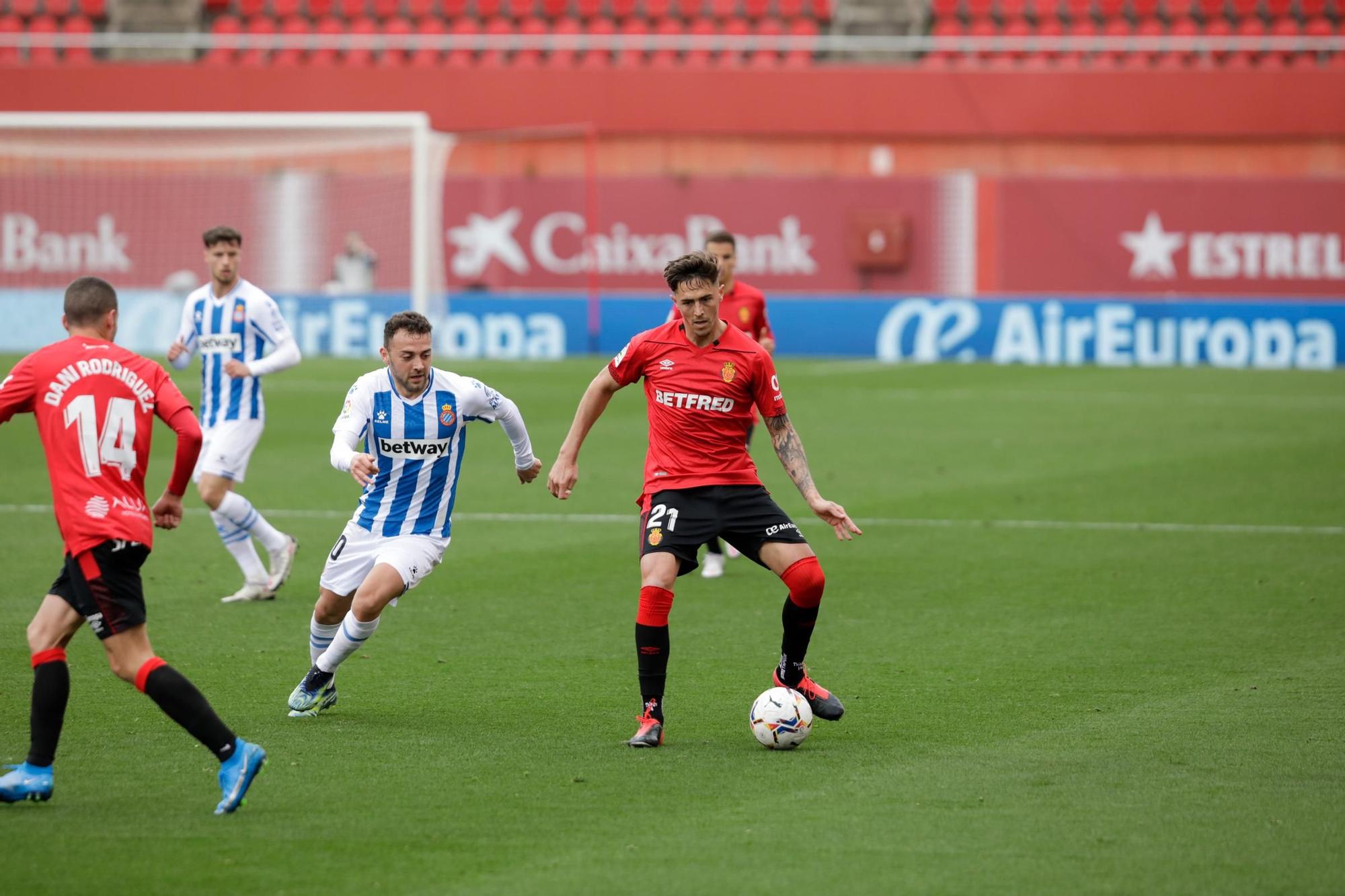 El Mallorca perdona al Espanyol y pierde