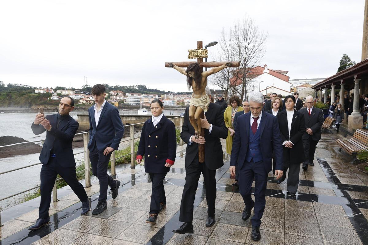 EN IMÁGENES: El cardenal Artime preside la fiesta del Socorro en Luanco, junto al Arzobispo y con la presencia de Adrián Barbón