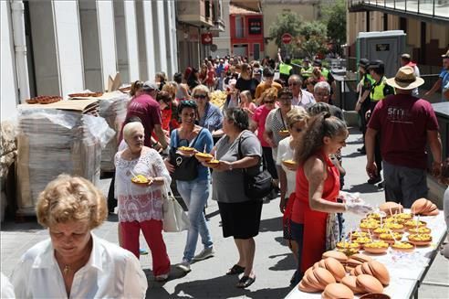 Más de 7000 'cassoletes' en el día de les Calderes de Almassora