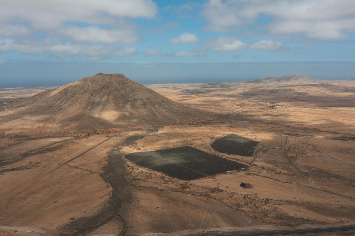 Vista aérea de la montaña sagrada de Tindaya