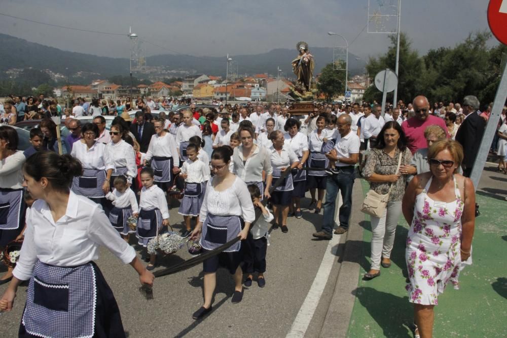 Meira se vuelva en la ofrenda a los marineros