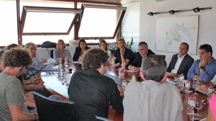 Un momento de la reunión celebrada en la sede del Ayuntamiento.