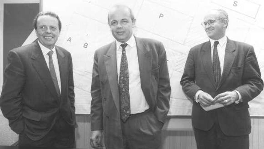 Zapatero (i.), en 1993, con Yves Jouchoux y De David Beauregard.