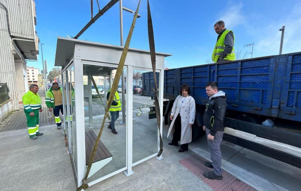 Colocación de la marquesina en la calle.