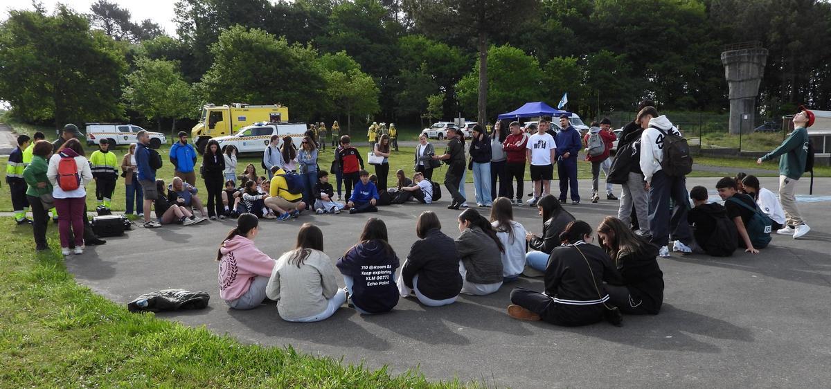Estudiantes de Alemania, Italia y Azores aprenden claves para combatir los incendios en Arzúa