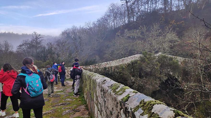 Un grupo de estudantes do instituto Pintor
Colmeiro. en Ponte Taboada.