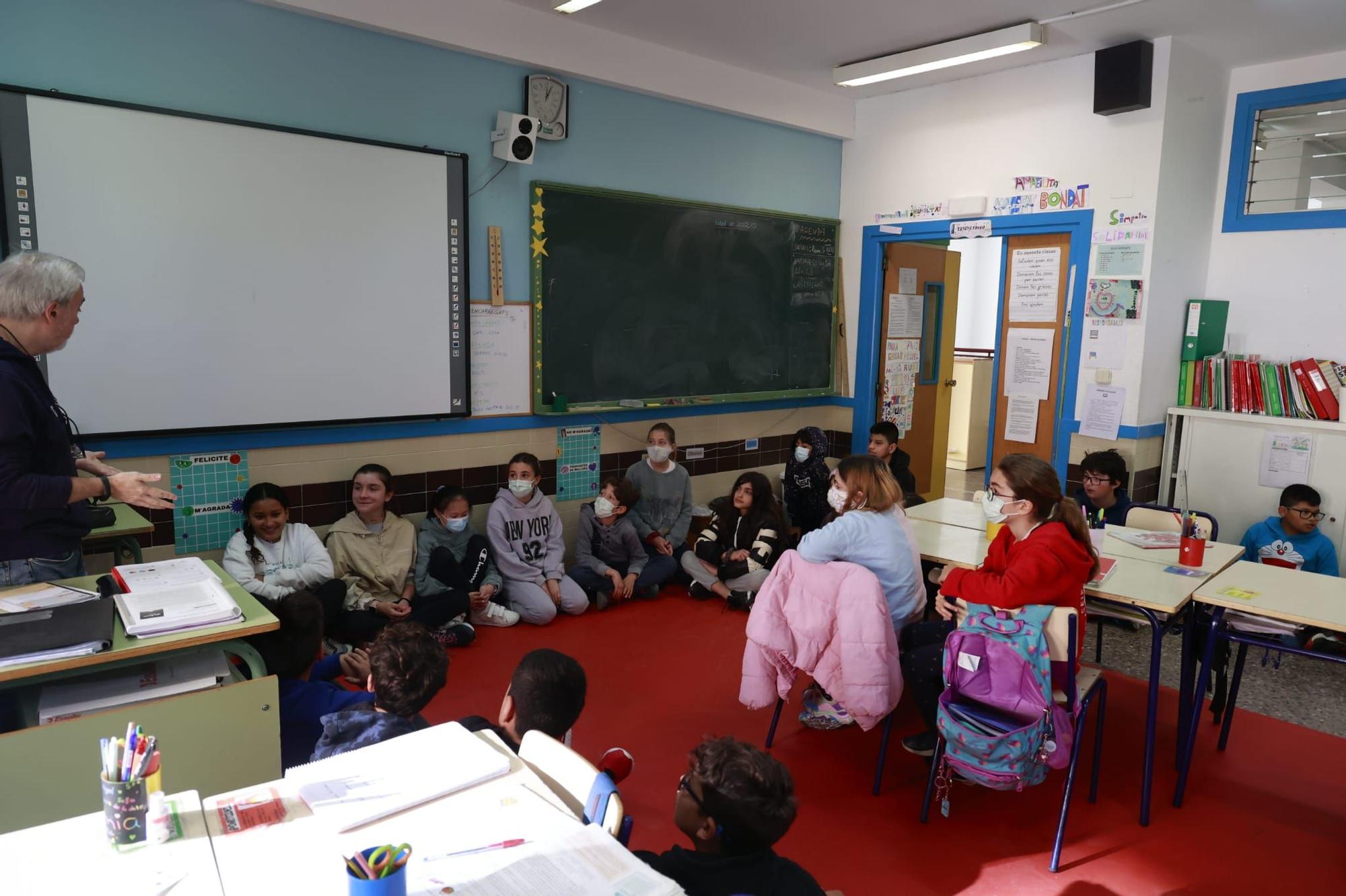 Primer día sin mascarilla en los colegios valencianos. En la imagen, un aula del CEIP Federico García Lorca, en València.