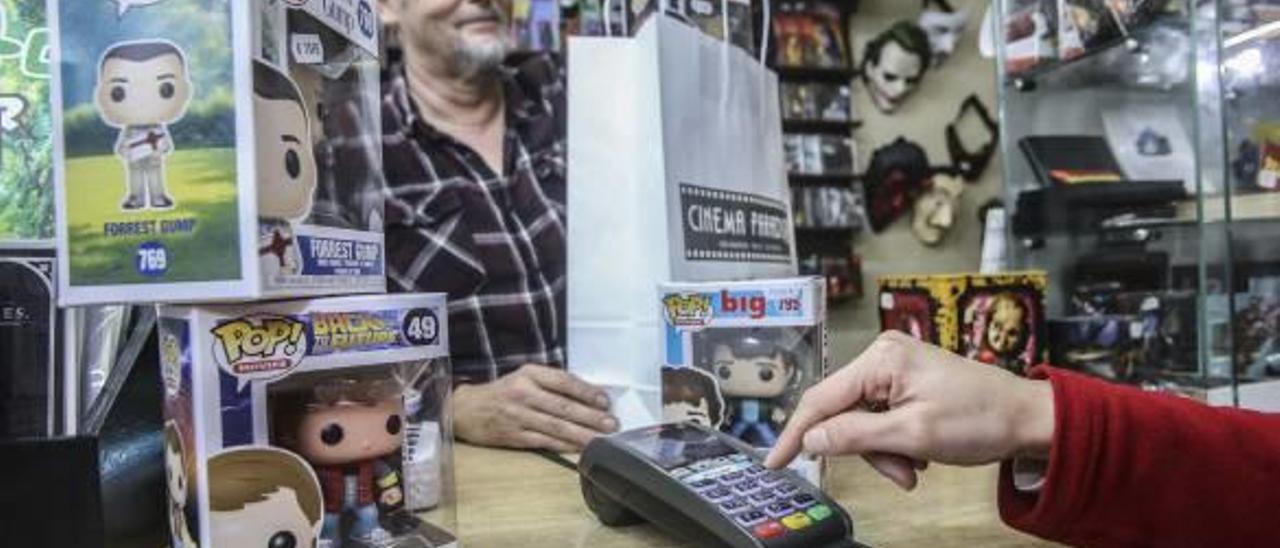 Más de 157.000 alicantinos financiarán  sus compras navideñas