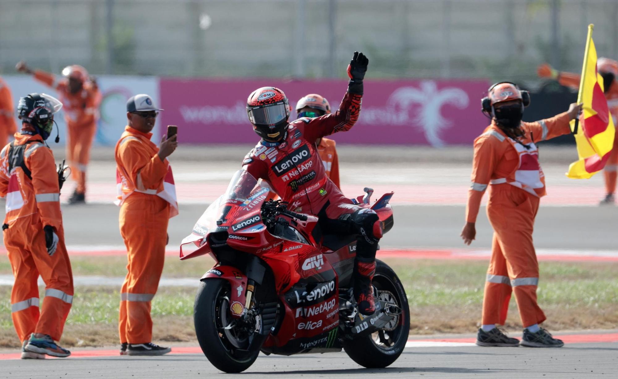 La Ducati de Márquez terminó en llamas: Así fue su abandono en Indonesia