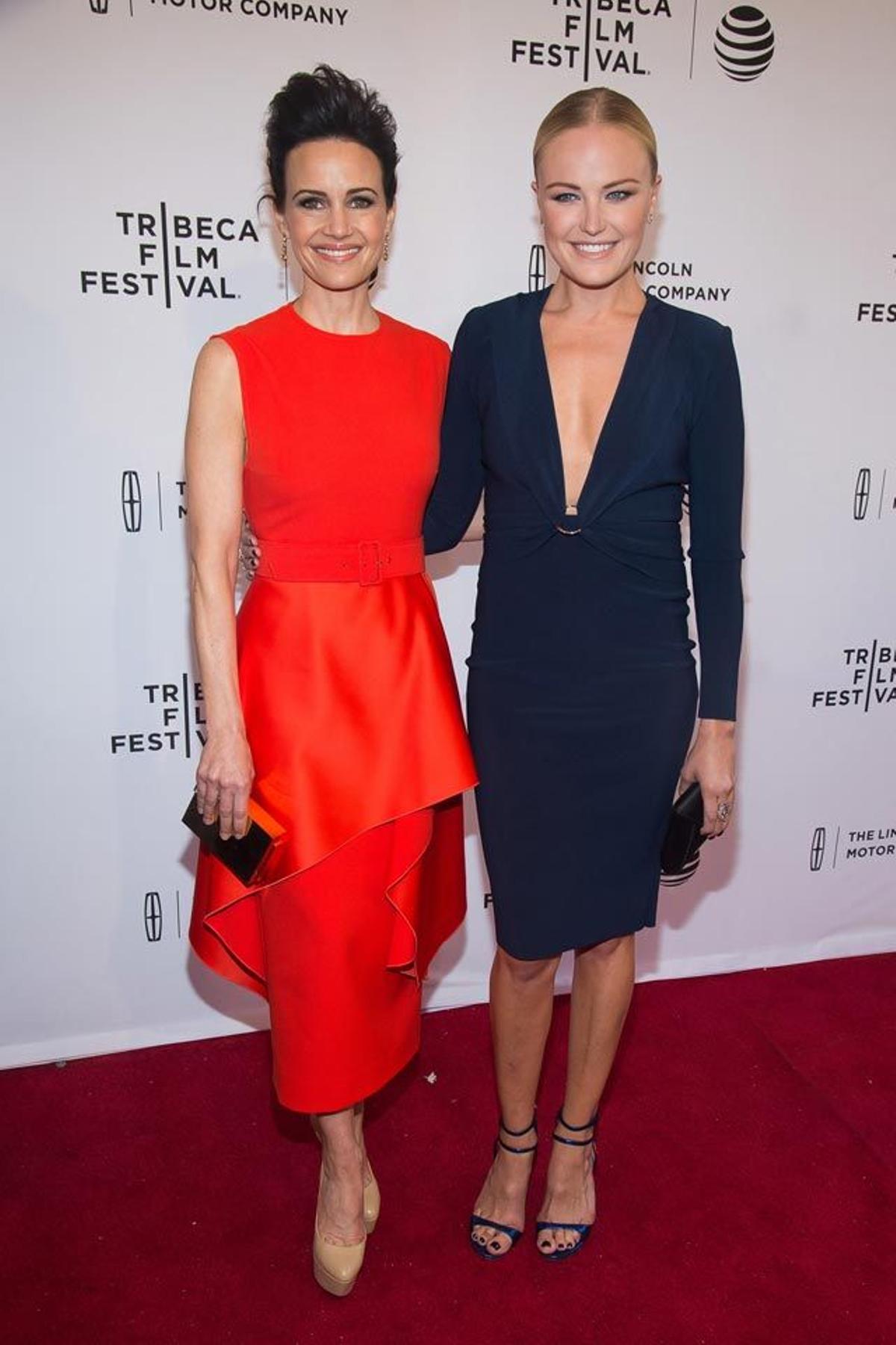 Carla Gugino y Malin Ackerman, en el estreno de Wolves en el Festival de Cine de Tribeca.