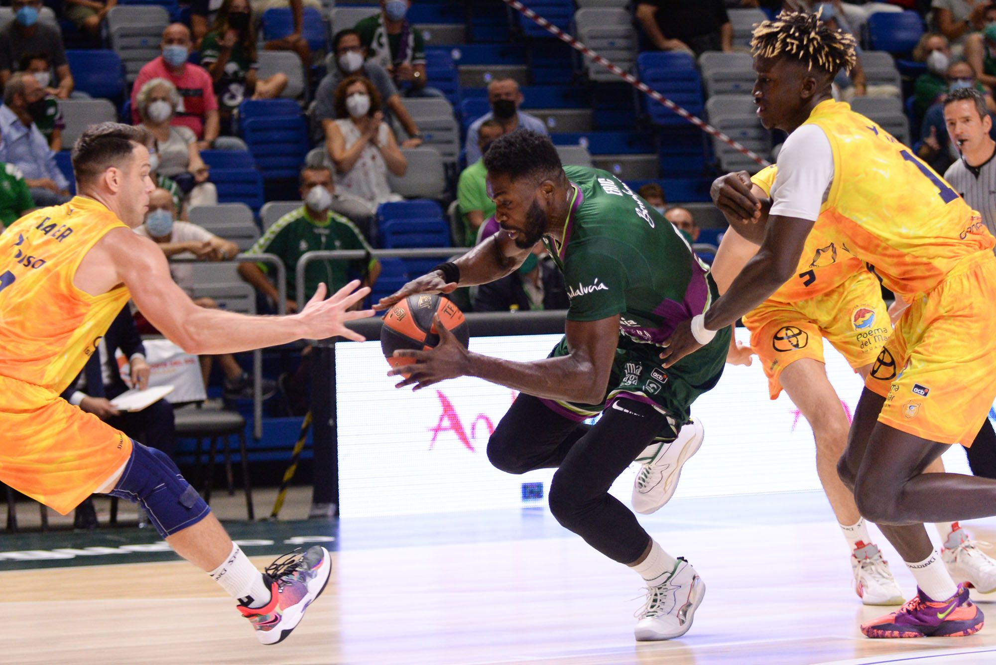 Las imágenes del Unicaja - Herbalife Gran Canaria de la Liga Endesa en el Martín Carpena.