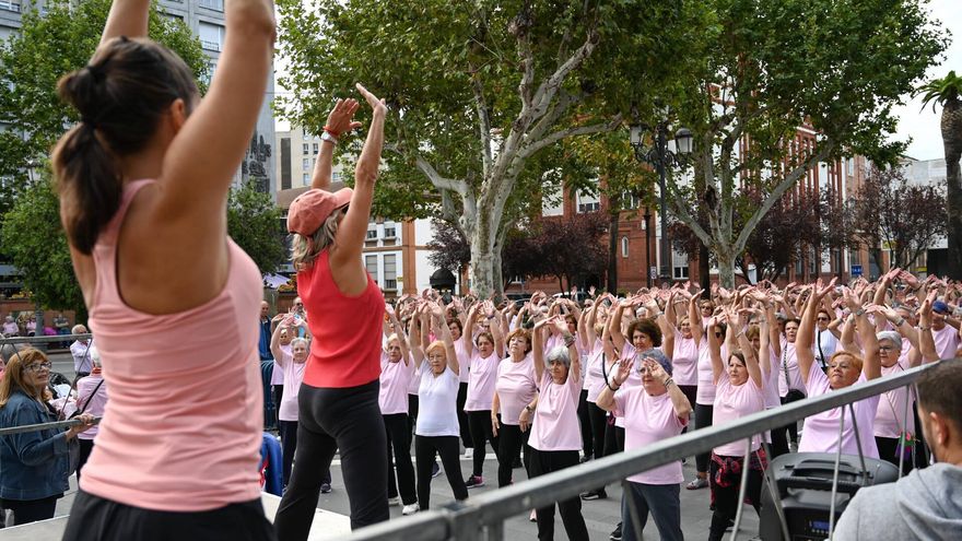 Los mayores celebran su día al ritmo de Karol G