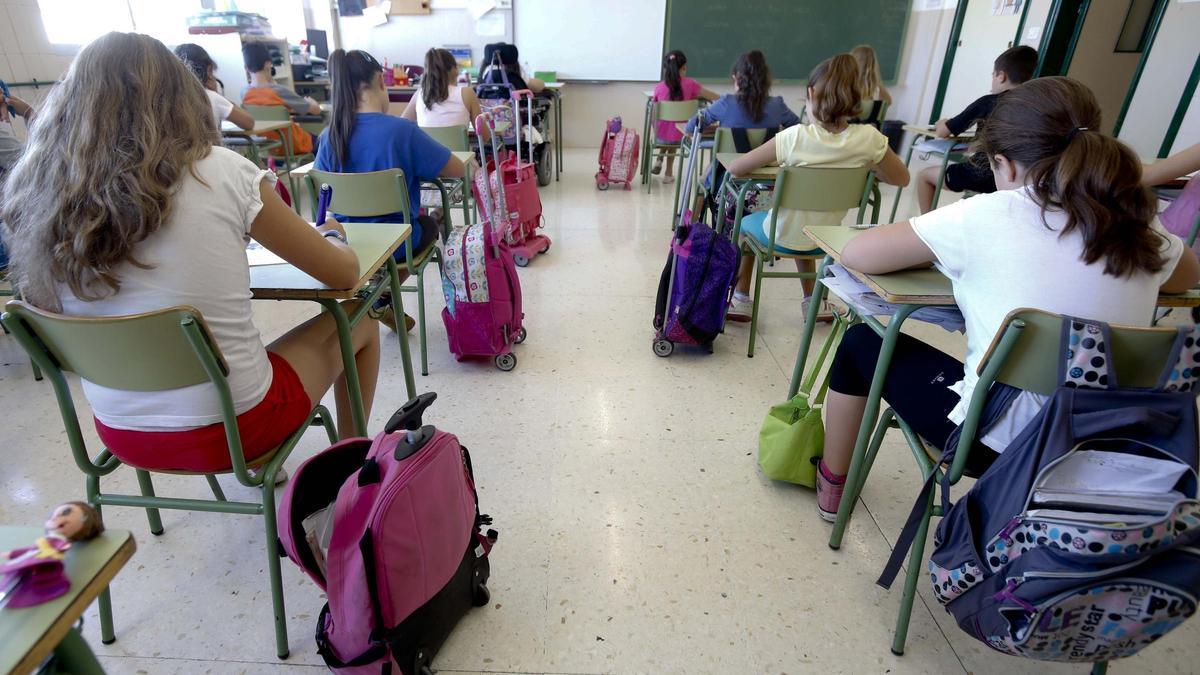 Estudiantes en un aula.