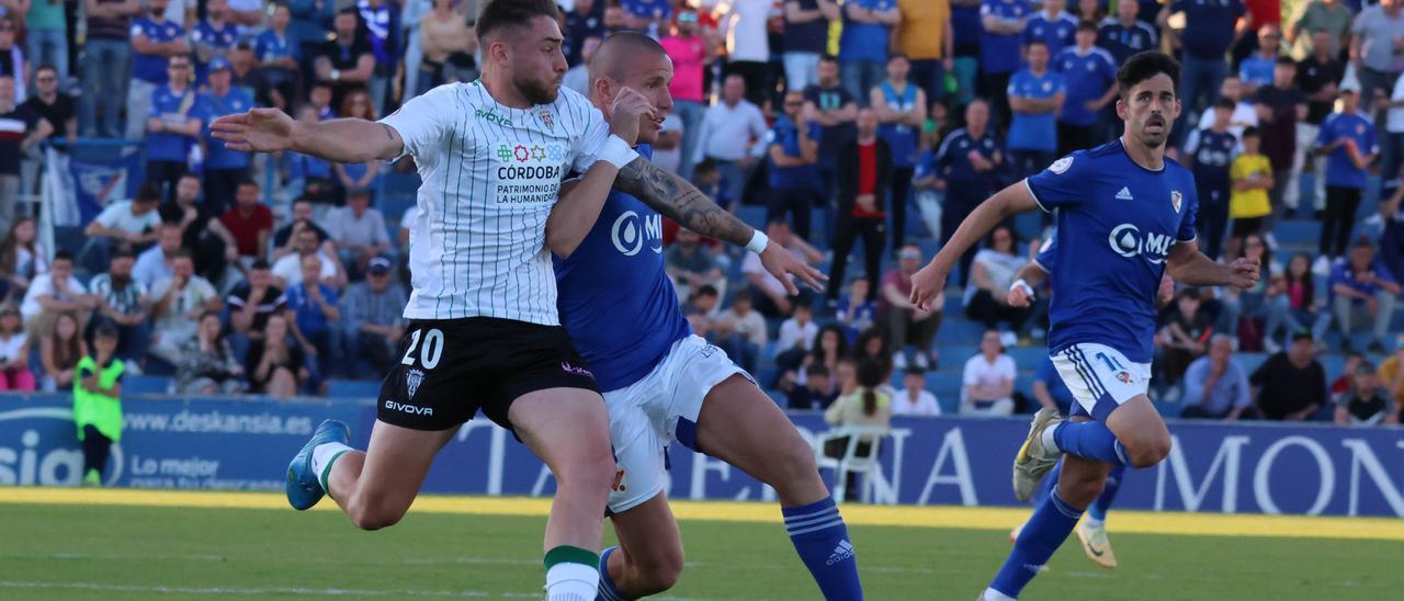 Una imagen del encuentro entre el Córdoba CF y el Linares Deportivo en Linarejos.