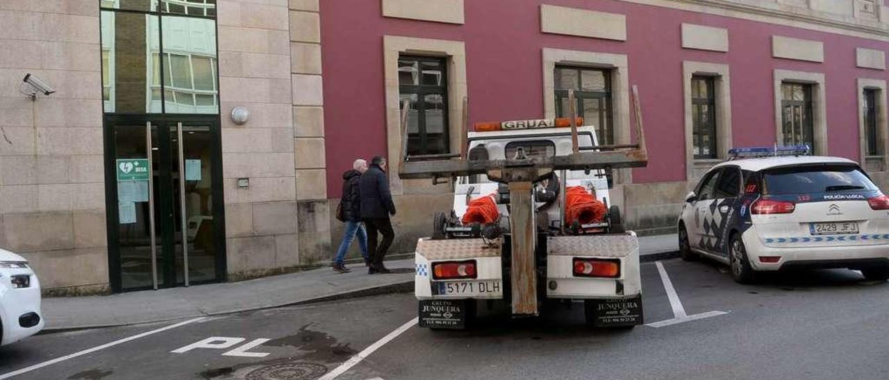 El acceso a las dependencias de la Policía Local de Vilagarcía de Arousa. // Noé Parga