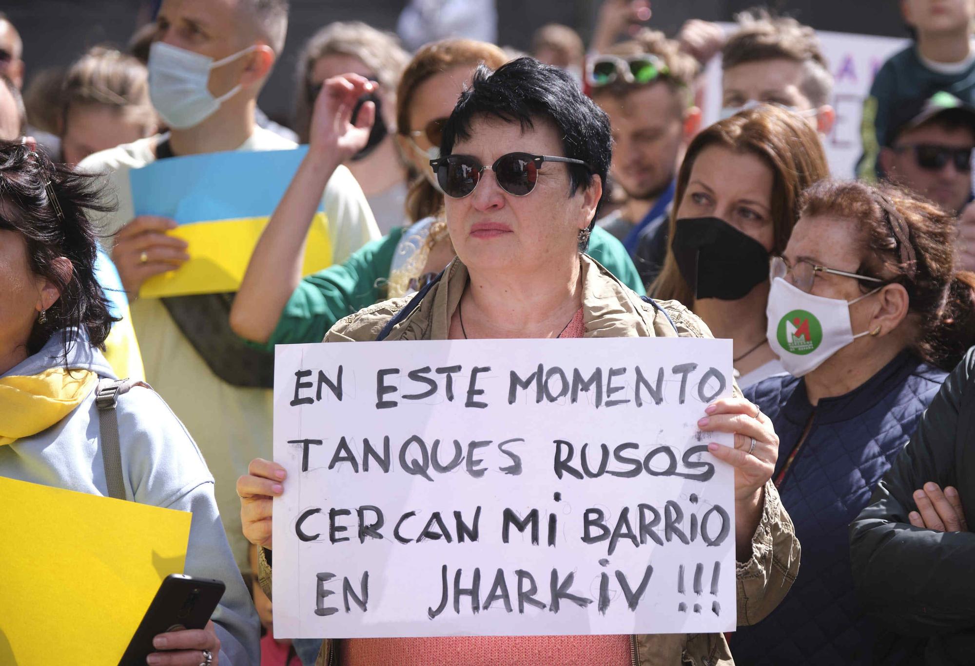 Centenares de personas se manifiestan en Tenerife contra la guerra en Ucrania