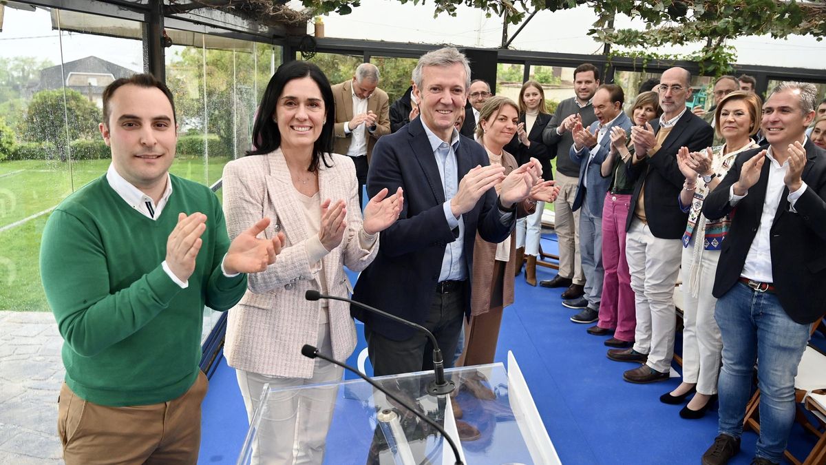 Alberto Acuña (izquierda), candidato del PP a la Alcaldía de Vilaboa